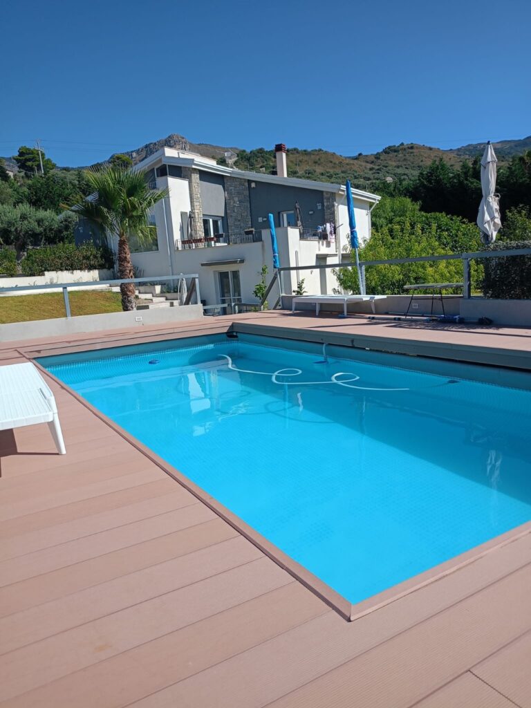 soggiorno in villa con piscina panoramica sul golfo di Palermo